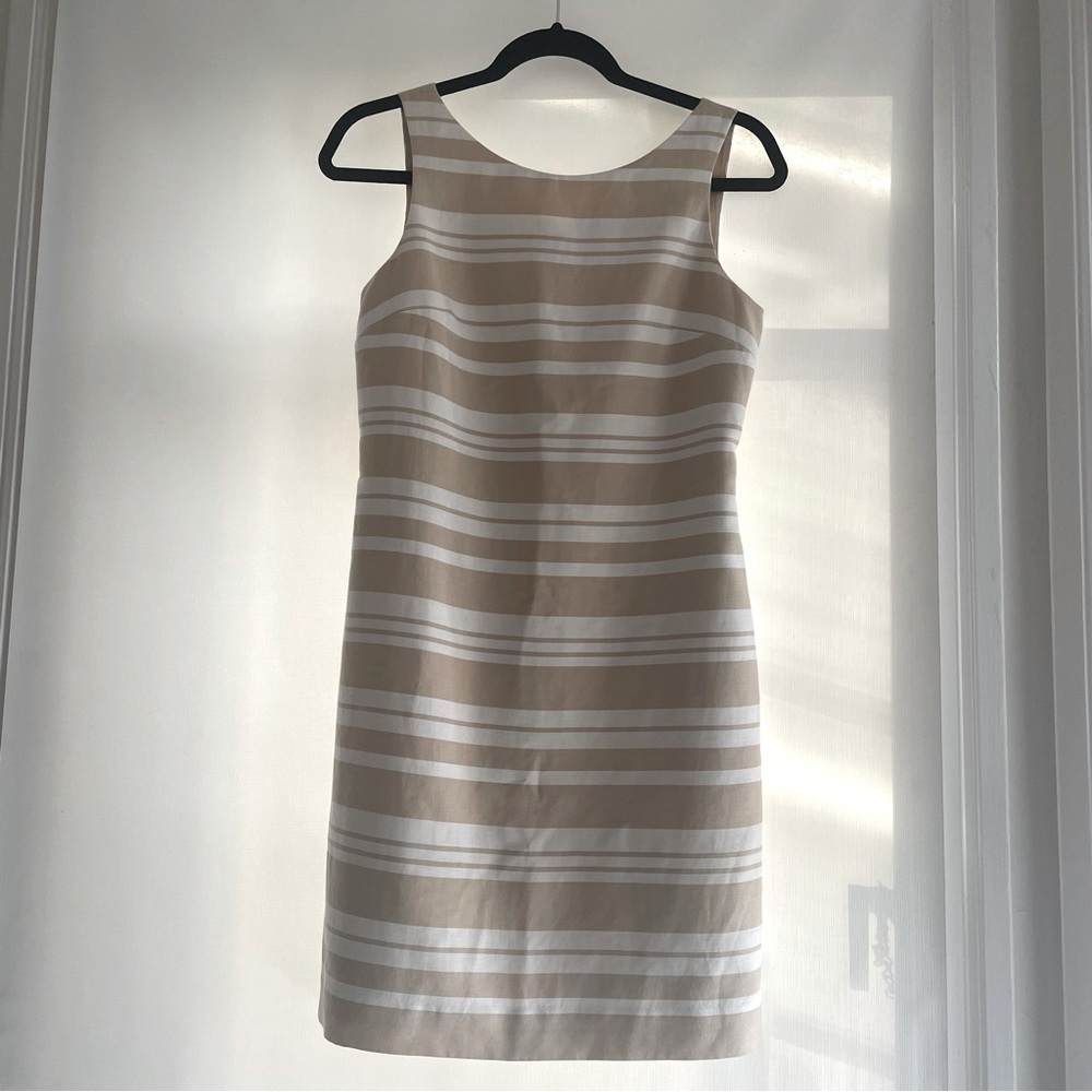 Banana Republic Beige and White Striped Sleeveless Sheath Dress. Size 4